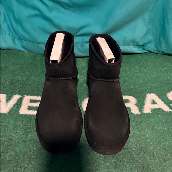 UGG Ultra Mini Boot - Black - Picture 2 of 6